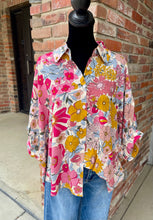 Load image into Gallery viewer, Floral Printed Button Down Top