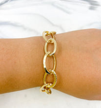 Load image into Gallery viewer, Little Gold Chain Bracelet